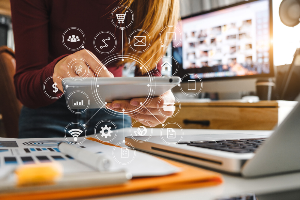 Digital,Marketing,Media,In,Virtual,Screen.business,Working,Digital,Tablet,,Smartphone